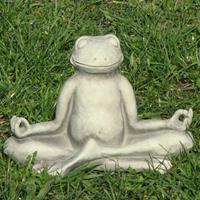 Gartentraum.de Außergewöhnliche Gartenfigur Stein Frosch - Yoga - Yoga Ranae / 29x38cm (HxB)