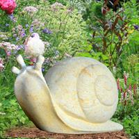 Gartentraum.de Stein Gartenfigur mit Schnecke - Carla / Antikgrau