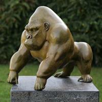 Gartentraum.de Deko Bronzestatue Gorilla mit Patina - Gorilla Armos