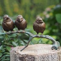 Gartentraum.de Bronze Spatzen sitzen auf Ast - Garten Dekofigur - Drei Spatzen