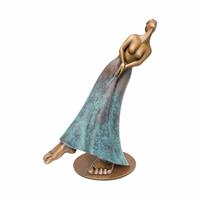 Gartentraum.de Die Zeit schreitet voran - limitierte Bronze Frauenstatue - Time