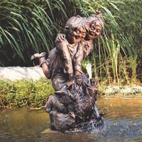 Gartentraum.de Spielende Kinder auf Wasserspeier - limitierte Bronze - Zwei Kinder auf Gans