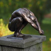 Gartentraum.de Hockende Männerfigur aus Bronze - Paron