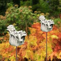 Gartentraum.de Schlafende Gartenfigur Kobold mit Tulpen Blüte - Samal / mit 120cm Stab