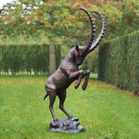 Gartentraum.de Lebensgroße Steinbock Gartenfigur aus Bronze - Steinbock Fokul