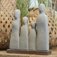 Gartentraum.de Moderne Gartenfigur Familie mit 4 Personen - Fi-Beton & Holz - Watingo