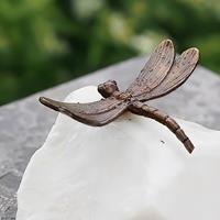 Gartentraum.de Kleine Libelle sitzt auf Stein - Bronze Gartenfigur - Libelle Ero