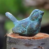 Gartentraum.de Sitzender Bronze Vogel mit türkiser Patina als Gartenfigur - Kofi
