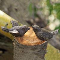 Gartentraum.de Schönes Vogelpaar aus Bronze - Braune Outdoor Vogelskulpturen - Lio & Via