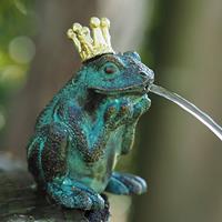 Gartentraum.de Grüner Froschkönig mit goldener Krone als Bronze Wasserspeier - Froschkönig Pieru