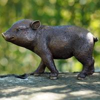 Gartentraum.de Klassische Bronze Tierfigur eines Ferkels aus Bronze - Ferkel Heinz