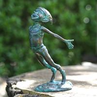 Gartentraum.de Kleine Kobold Gartenfigur aus Bronze ist heiter - Pixie Linna