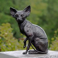 Gartentraum.de Lebensgroße Katzenskulptur einer Nacktkatze sitzend aus Bronze - Sphinxkatze Rero