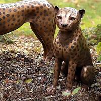 Gartentraum.de Sitzender Gepard als Bronze Tierskulptur - lebensgroß - Gepard Lio