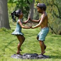 Gartentraum.de Junge & Mädchen tanzen - Lebensgroße Kinderfigur aus Bronze - Dancing Kids