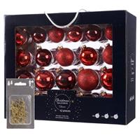 Decoris Kerstversiering glazen kerstballen mix set 5-6-7 cm rood/donkerrood 42x stuks met haakjes -