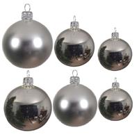 Decoris Glazen kerstballen pakket zilver glans/mat 16x stuks diverse maten -
