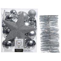 Decoris Kerstversiering kerstballen 5-6-8 cm met ster piek en glitter slingers pakket zilver van 35x stuks -