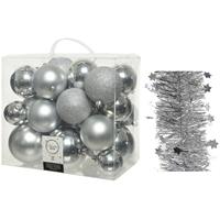 Decoris Kerstversiering kunststof kerstballen 6-8-10 cm met sterren slingers pakket zilver van 28x stuks -