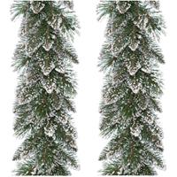 Decoris Set van 2x stuks kerst dennenslinger guirlandes groen met sneeuw 30 x 270 cm -