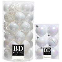 Bellatio 43x stuks kunststof kerstballen parelmoer wit 6 en 8 cm glans/mat/glitter mix -