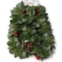 Christmas goods Pakket van 3x stuks groene kerst hulst/dennenslinger guirlandes met besjes 270 cm -