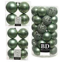 Decoris Kerstversiering kunststof kerstballen salie groen 6-8-10 cm pakket van 57x stuks -