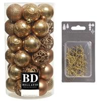 Bellatio 37x stuks kunststof kerstballen camel bruin 6 cm inclusief gouden kerstboomhaakjes -