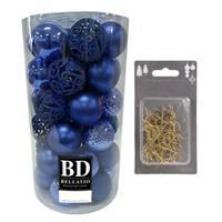 Bellatio 37x stuks kunststof kerstballen kobalt blauw 6 cm inclusief gouden kerstboomhaakjes -