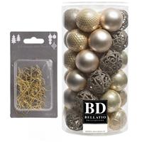 Bellatio 37x stuks kunststof kerstballen parel/champagne 6 cm inclusief gouden kerstboomhaakjes -