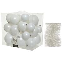 Decoris Kerstversiering kunststof kerstballen 6-8-10 cm met folieslingers pakket winter wit van 28x stuks -