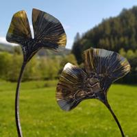 Gartentraum.de Windspiel als Ginkgo Blatt aus Schmiedebronze - Bilobatum