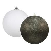 Decoris Kerstversieringen set van 2x extra grote kunststof kerstballen zwart en wit 25 cm glitter -