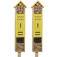 Decoris 2x stuks geel insectenhotel huisje 118 cm op paal/steker -