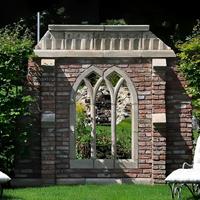 Gartentraum.de Ruinenmauer antik mit bodennahem Fenster und Ziersteinen - Brentwood Ruin