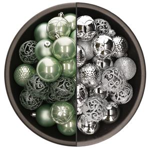 Bellatio 74x stuks kunststof kerstballen mix van zilver en mintgroen 6 cm -
