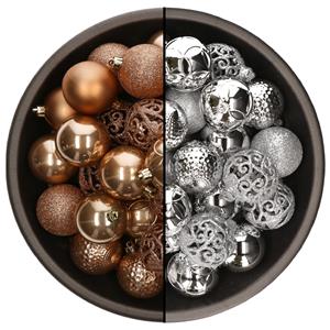 Bellatio 74x stuks kunststof kerstballen mix van camel bruin en zilver 6 cm -