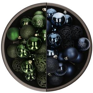 Bellatio 74x stuks kunststof kerstballen mix van donkerblauw en donkergroen 6 cm -