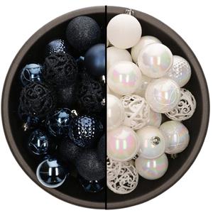 Bellatio 74x stuks kunststof kerstballen mix van donkerblauw en parelmoer wit 6 cm -