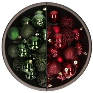 Bellatio 74x stuks kunststof kerstballen mix van donkerrood en donkergroen 6 cm -