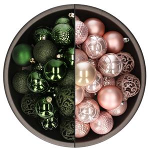 Bellatio 74x stuks kunststof kerstballen mix van lichtroze en donkergroen 6 cm -