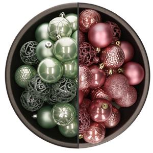 Bellatio 74x stuks kunststof kerstballen mix van mintgroen en oudroze 6 cm -
