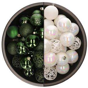 Bellatio 74x stuks kunststof kerstballen mix van parelmoer wit en donkergroen 6 cm -