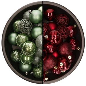 Bellatio 74x stuks kunststof kerstballen mix van salie groen en donkerrood 6 cm -