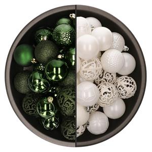Bellatio 74x stuks kunststof kerstballen mix van wit en donkergroen 6 cm -