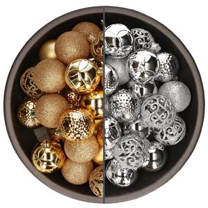Bellatio 74x stuks kunststof kerstballen mix van zilver en goud 6 cm -