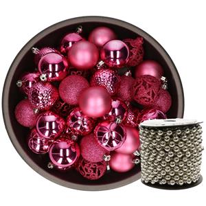Kunststof kerstballen 37x stuks fuchsia roze 6 cm en kralenslinger zilver -