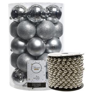 Decoris 34x stuks kunststof kerstballen 8 cm inclusief kralenslinger zilver -