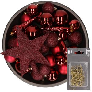 Decoris 33x kunststof kerstballen 5-6-8 cm bordeaux rood met ster piek en haakjes -