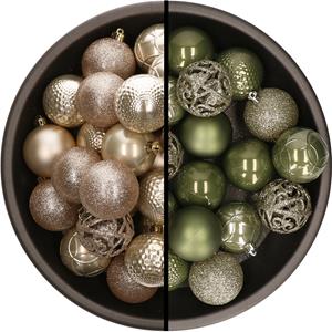 Kunststof kerstballen 74x stuks champagne en legergroen 6 cm -